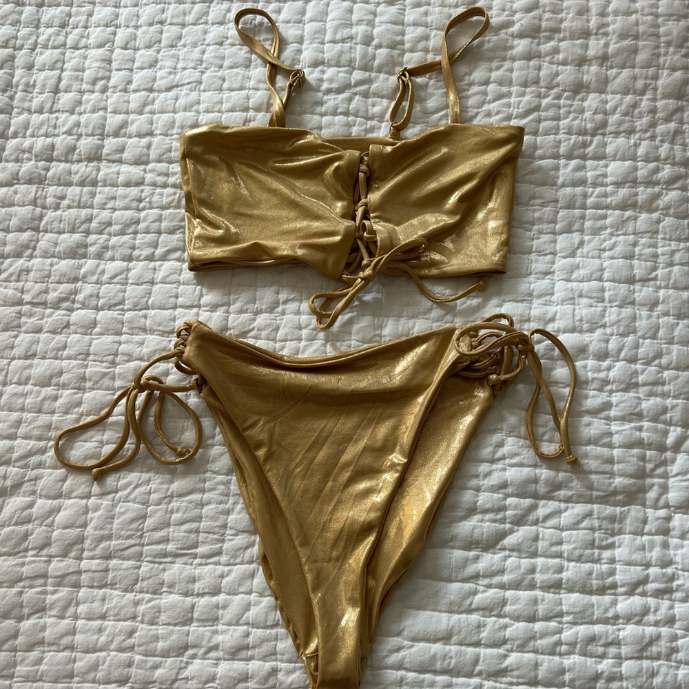 Gold dippin daisy bikini